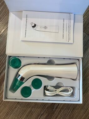 White Facial Pore Cleaner with Green Heads